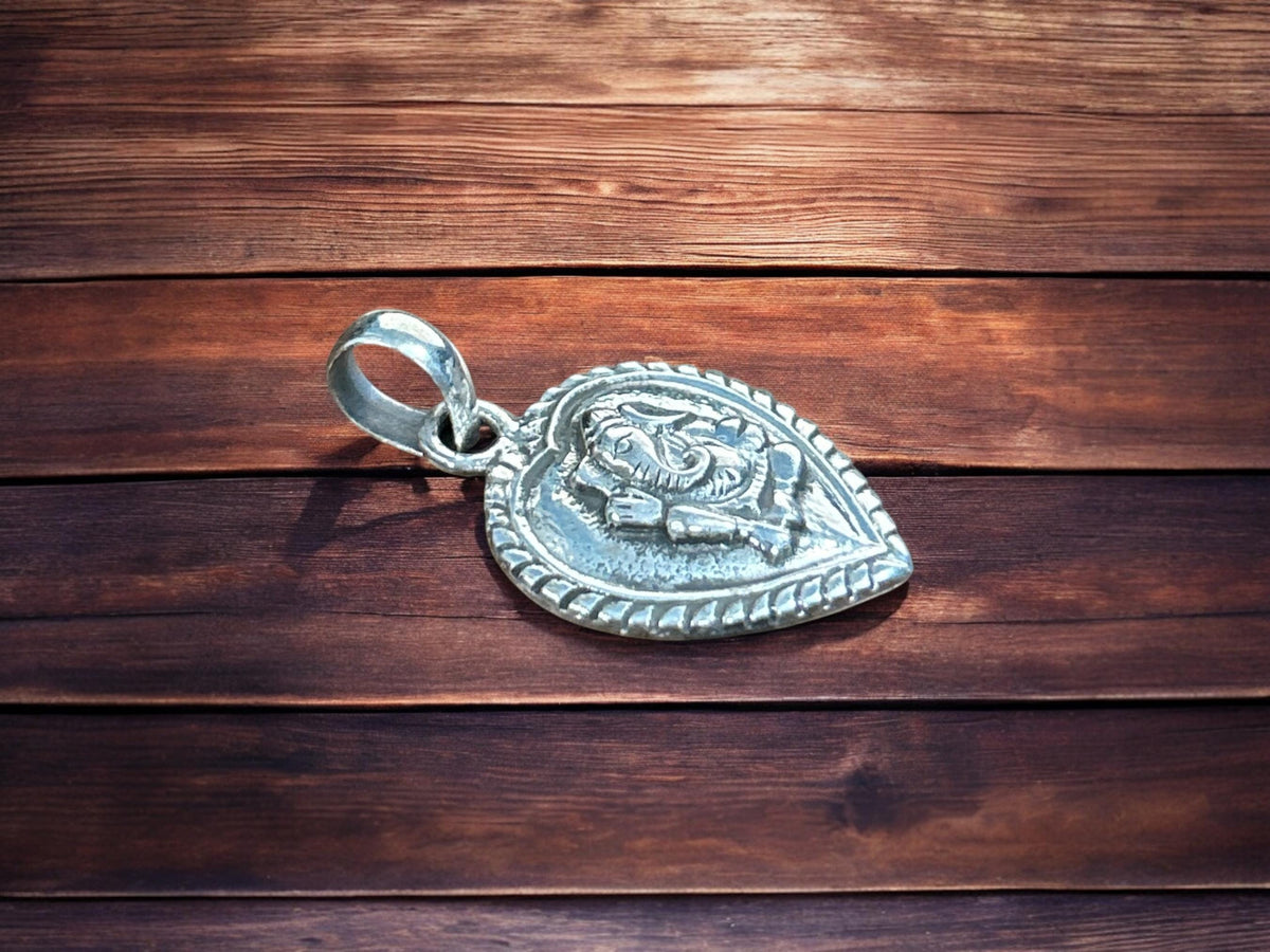 925 Sterling Silver Ganesha Pendant Necklace, Handmade Hindu God Jewelry, Ganesh Charm Spiritual Gift for Devotees & Loved Ones (SR73)